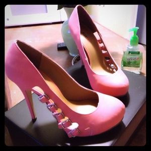 8.5 pink heels