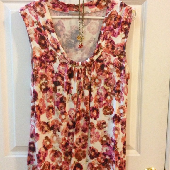 Floral print top - Picture 2 of 3