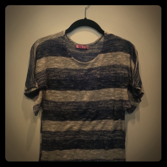 Blue and gray sheer short sleeve top ❤👗🎀