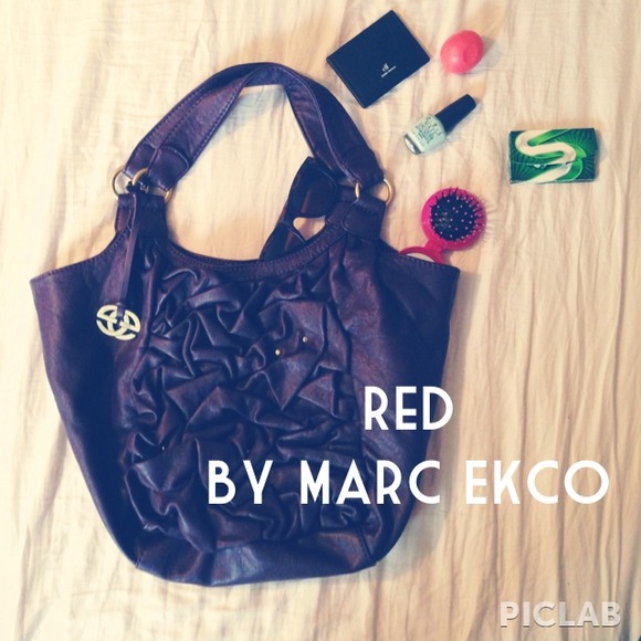 ⚠️REDUCED✨Red by Marc Ekco Plum Bucket Style Bag✨