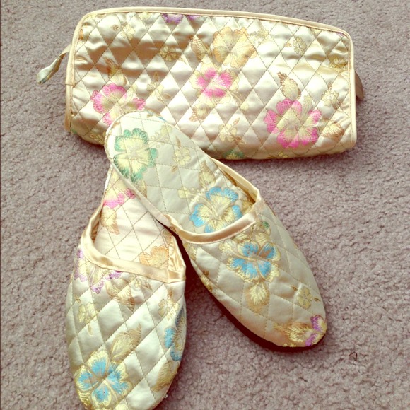 Oriental Slipper and traveling case