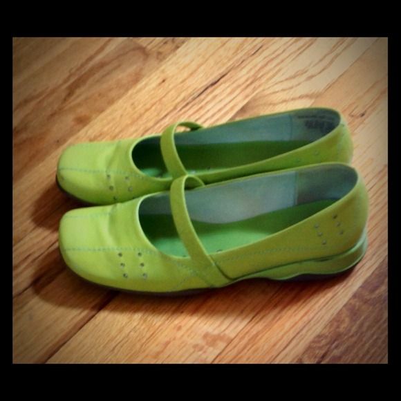 Nine West Mary Janes size 6 1/2