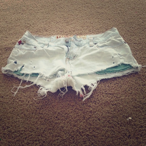 🚫Sold in bundle🚫 Distressed shorts
