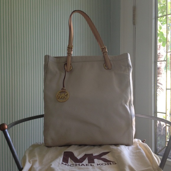 🚫Reserved🚫Michael Kors Jet Set soft leather tote