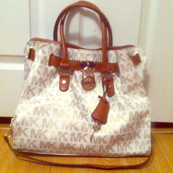 Handbags - 📍reserved📍Handbag 📍Trading for MK watch