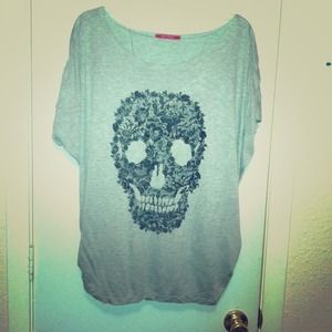 Grey Top Lace Skull Image