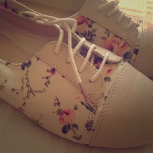 Amazing summer floral shoes!