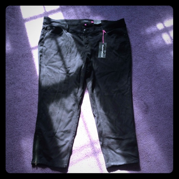 🚫SOLD🚫Torrid stiletto capris🚫SOLD🚫