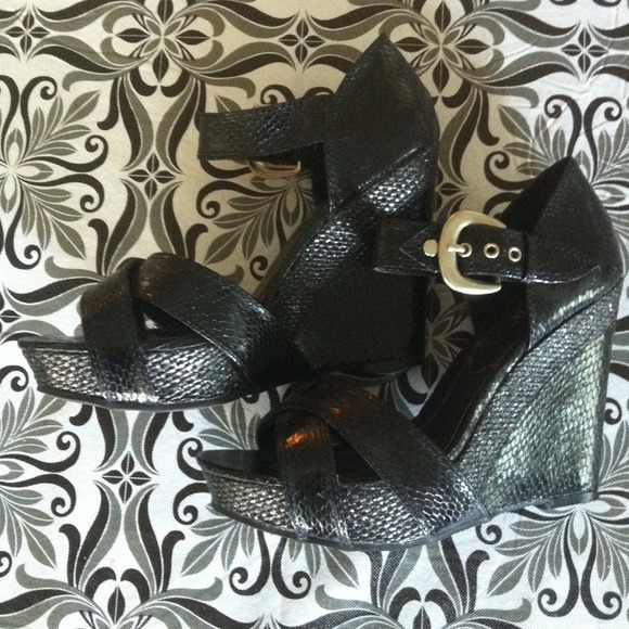 Sexy Black Diba Platform Pumps