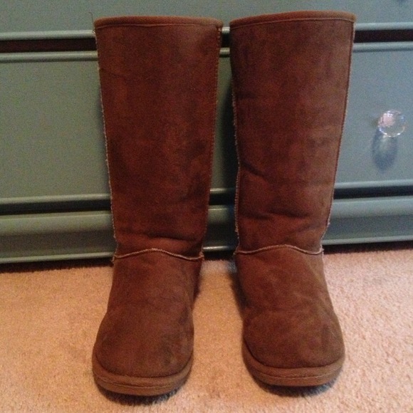 boots - Picture 2 of 4