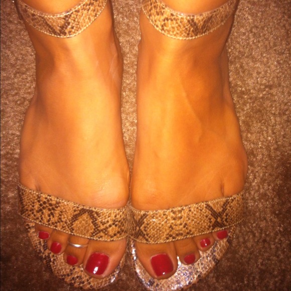 SOLD🐍Faux snake skin sandals🐍
