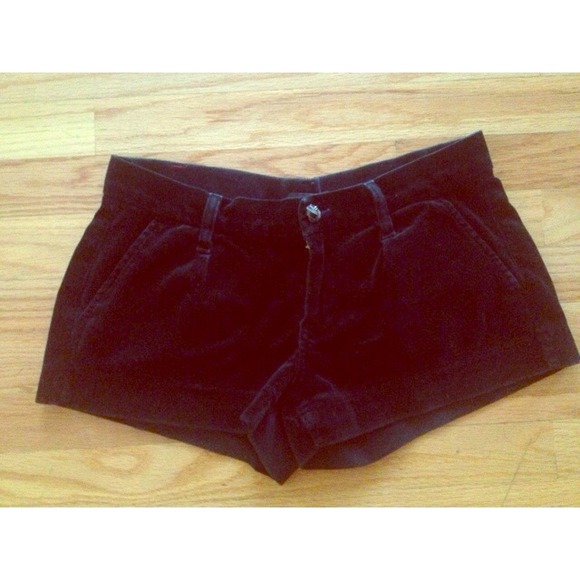 🚫SOLD🚫black velvet 7FAM shorts