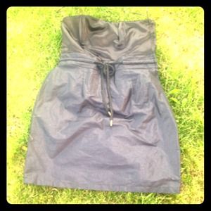 Little black dress with waist cinching.