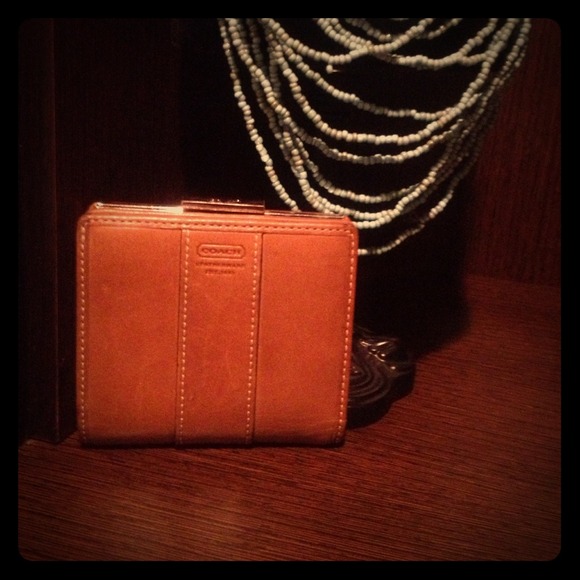 Authentic Coach wallet ( JUST REDUCE )