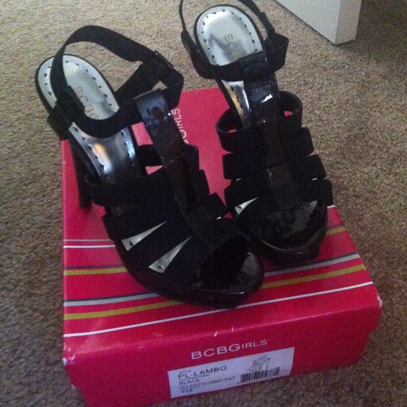 ⬇REDUCED⬇👠BCBGirls black heels👠