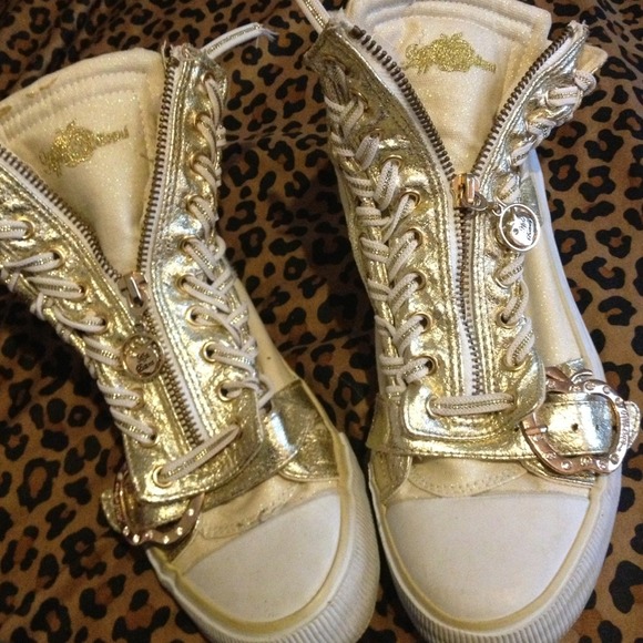 Apple bottom shoes