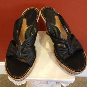 2 pair of Born sandals bundled for @naturelover