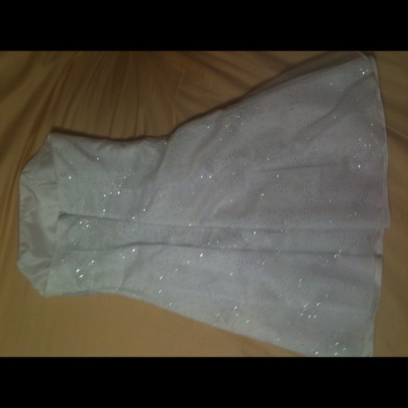 White Sparkly Strapless Dress - Picture 4 of 4