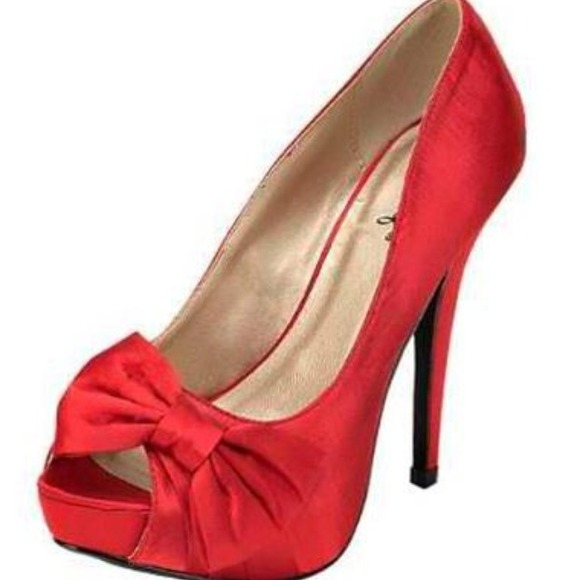 Satin Red Pumps 👠