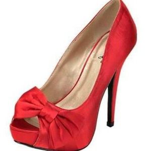 Satin Red Pumps 👠