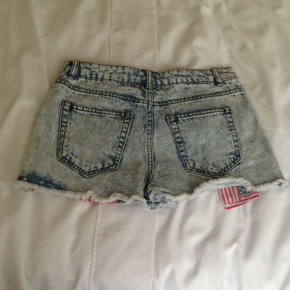 high waisted shorts - Picture 2 of 4