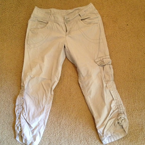 SOLD❗️😄DKNY capris😄size 6