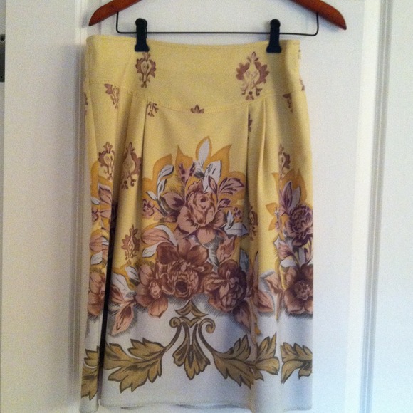 Skirt. Beautiful patterned skirt. Intuitions. - Picture 2 of 2