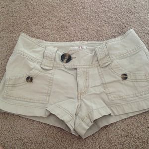 💢SOLD💢Khaki shorts