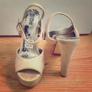 Brash platform heels in beige