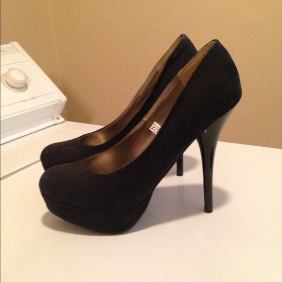Black Suede pumps