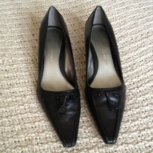 Bandolino leather kitten heal shoes