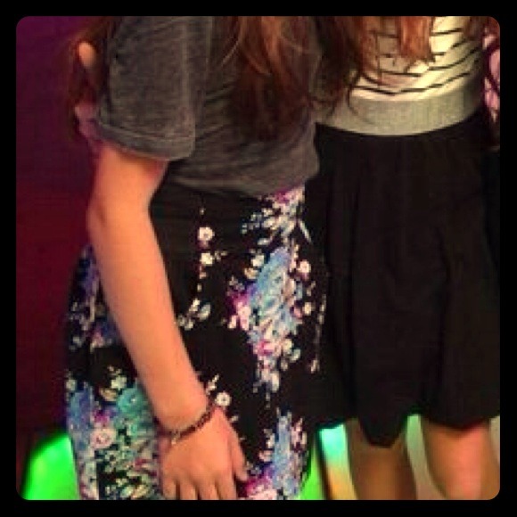 Floral blue and pink skirt - Picture 1 of 1