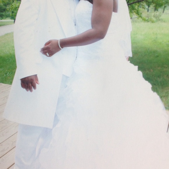 Monique Lou wedding dress! - Picture 2 of 3