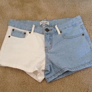 💥SOLD💥Forever 21 color block denim shorts. Sz 25