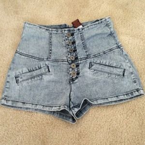 💥SOLD💥. Hi-waisted acid wash shorts. Size 5.