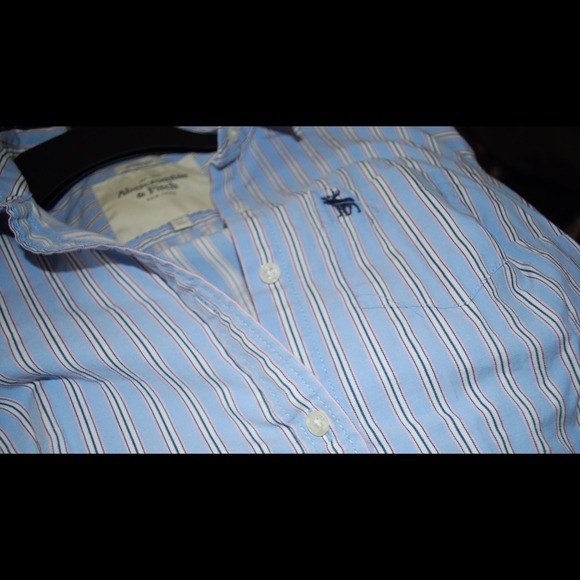 NWOT Abercrombie & Fitch blue striped shirt - Picture 3 of 3
