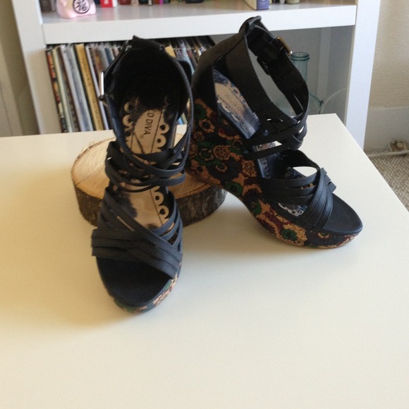 Floral wedges