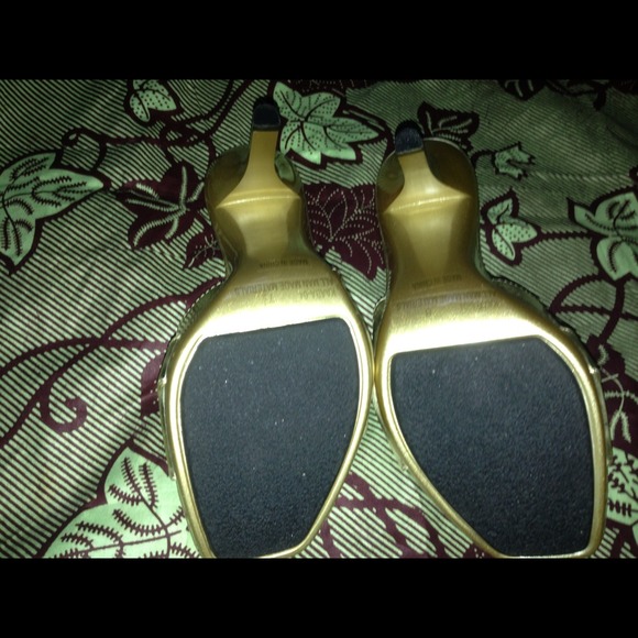 Shoes - Picture 2 of 4