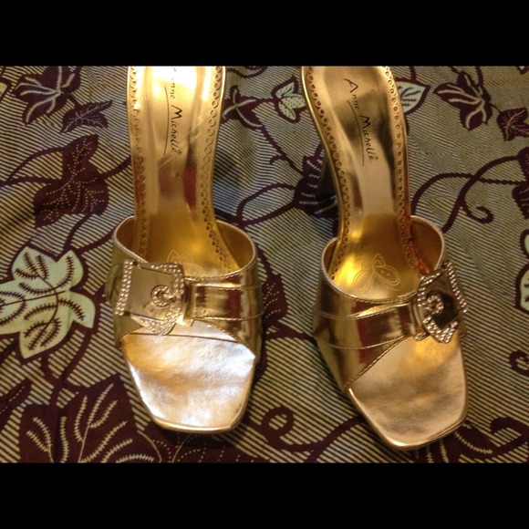 Shoes - Picture 3 of 4