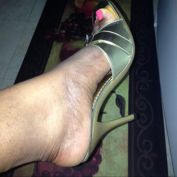 Shoes - Picture 4 of 4