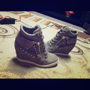 Guess: Silver Wedge Sneakers