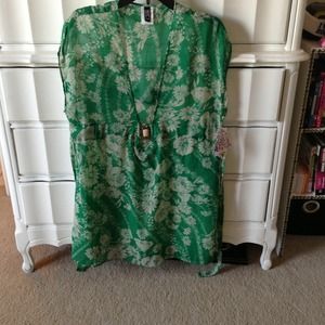 Becca Coverup BNWT