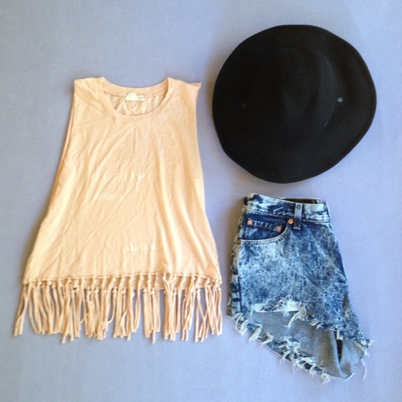 SOLD Billabong beige crop top