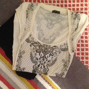 Sold in bundle! Printed cream top from Buckle.