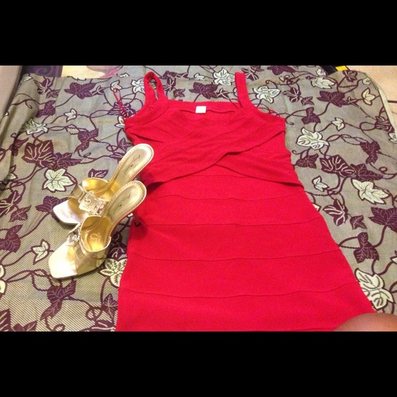 Dress - Picture 2 of 3