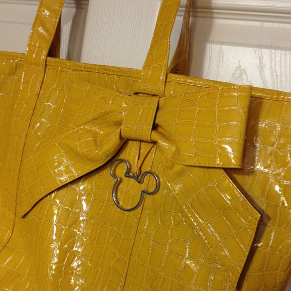 Bundle Disney extra large tote and tommy bag