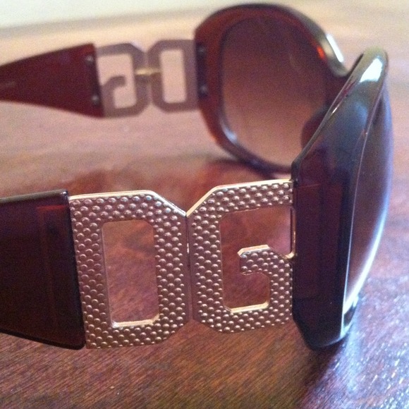 ❌SOLD❌ classic sunglasses - Picture 4 of 4