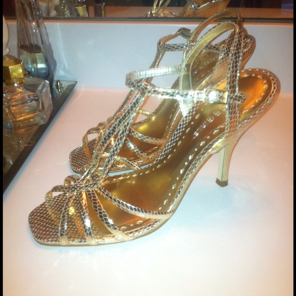 BCBG Sparkling 4 inch like new Strap Sandal