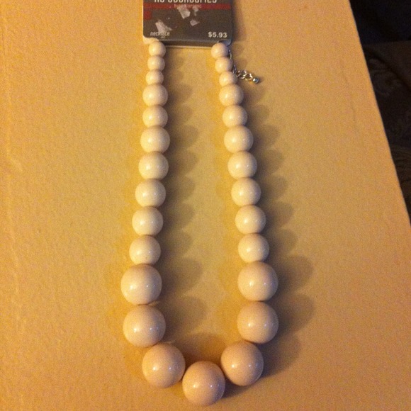 Cream necklace!!!