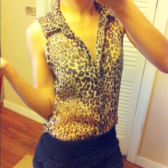 Cheetah pleat sheer blouse size s - Picture 2 of 3